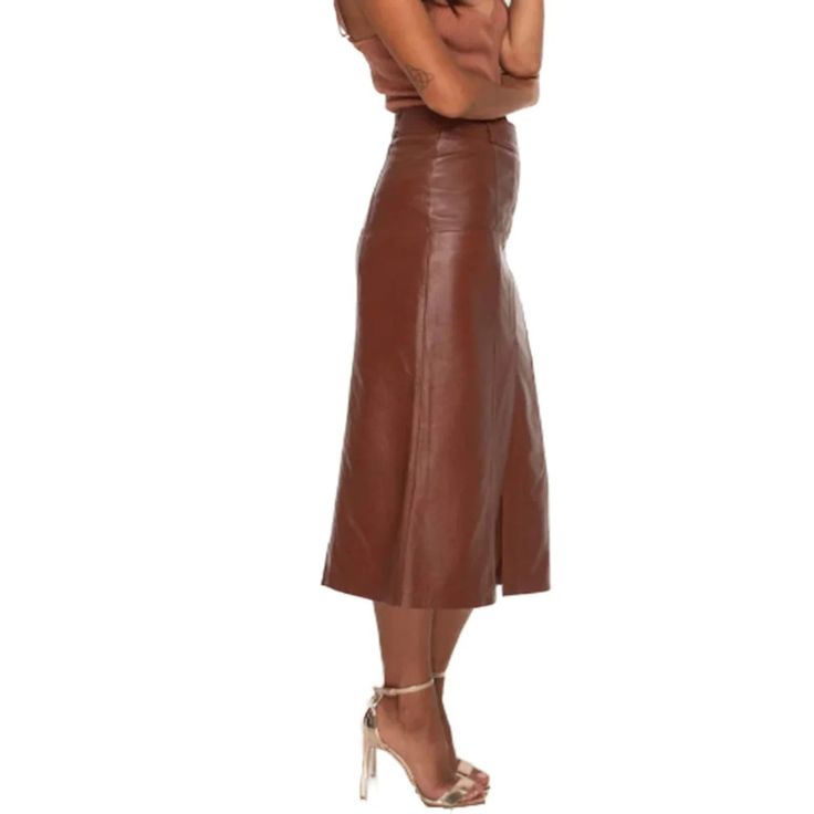 Womens' chestnut brown leather skirt, beautifully crafted in genuine lamb leather with an aniline finish. Ideal gift for her wardrobe. Leather Midi Skirt With Lining, Leather Lined Midi Skirt, Knee-length Leather Pencil Skirt, Fitted Leather Midi Skirt, Leather Knee-length Lined Pencil Skirt, Fitted Leather Lined Skirt, Knee-length Leather Skirt, Leather Midi Skirt For Office, Elegant Brown Leather Bottoms