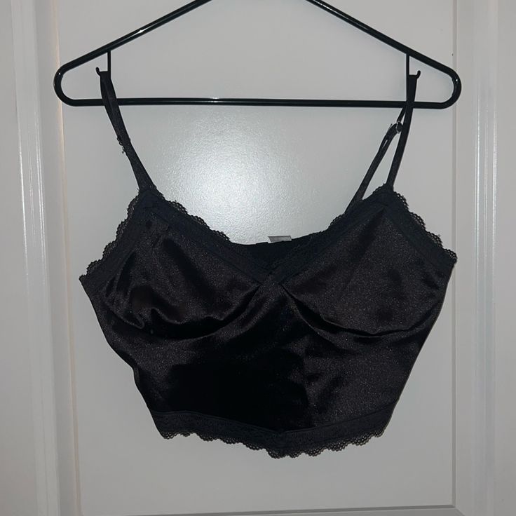 Black Bustier Top With Lace Detailing From H&M. Size S. Nwt. Black Crop Top With Built-in Bra For Evening, Black Crop Top With Built-in Bra For Night Out, Black Tank Top With Built-in Bra For Date Night, Black Cami Crop Top For Night Out, Elegant Cropped Black Tank Top, Elegant Black Cropped Tank Top, Elegant Black Bra-friendly Camisole, Black Fitted Tank Top For Date Night, Fitted Black Tank Top For Date Night