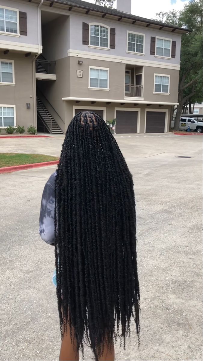 Infinity Locs With Curls, Soft Locs Hairstyles Ideas, Bohemian Soft Locs, Infinity Locs, Long Soft Locs, Weave Hairstyles Braided, Soft Locs, Big Box Braids Hairstyles, Feed In Braids Hairstyles