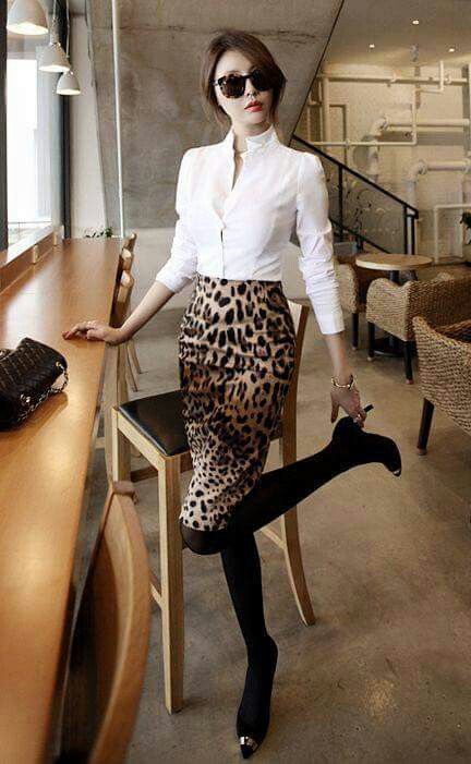 ♡ Tights And Heels, Skirt Diy, Safari Chic, Leopard Print Skirt, Leopard Skirt, Mode Boho, Trendy Skirts, White Button Down, Print Skirt