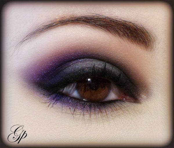 Smokey Purple Aesthetic, Raven Titans Makeup, Raven Queen Makeup, Raven Eye Makeup Teen Titans, Raven Makeup Halloween, Raven Costume Makeup, Raven Makeup Teen Titans, Raven Makeup Titans, Raven Makeup Ideas