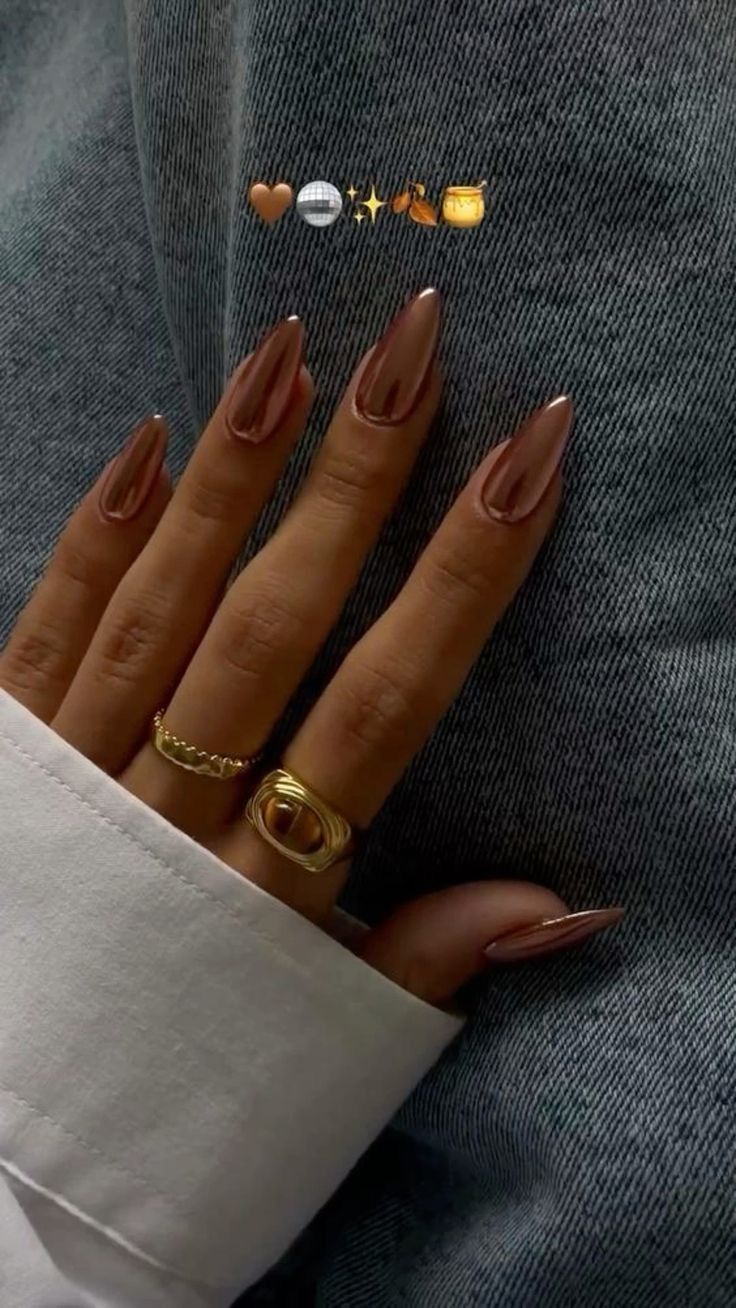 Nail Fall Inspiration, Autumn Inspo Nails, Nails Ideas Autumn 2024, Simple Short Almond Nails Fall, Fall Beauty Aesthetic, Nails Ideas Fall 2024, It Girl Nails Aesthetic, Nails For Autumn 2024, Short Nails For Autumn