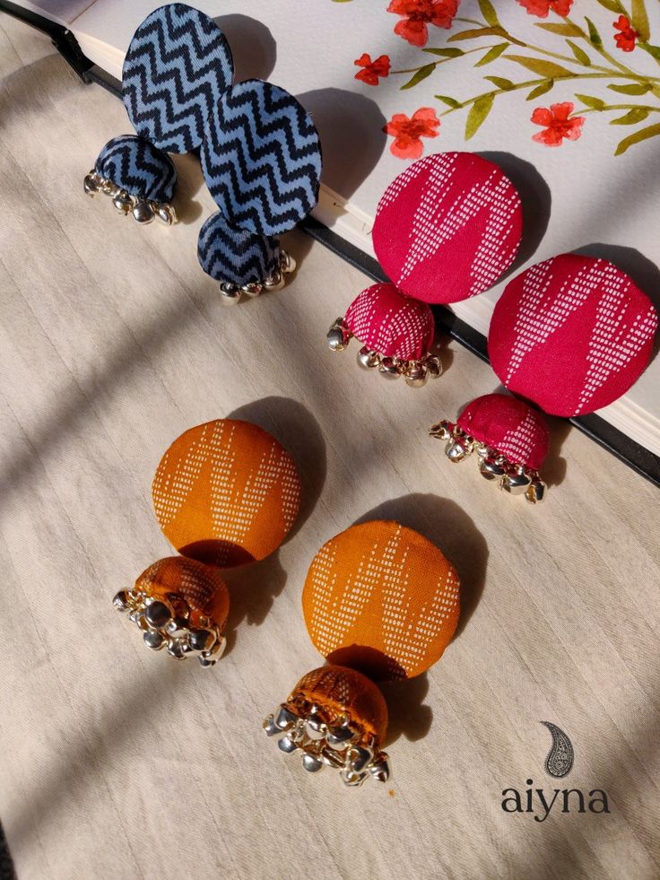 Diy Fabric Earings, Diy Indian Jewelry How To Make, How To Make Fabric Earrings Tutorials, Fabric Earrings Design, Handmade Jewelry Indian, Handmade Clay Jewelry Indian, Fabric Jewelry Handmade Indian, Cloth Earrings Diy, Diy Indian Earrings