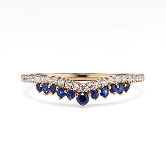 a yellow gold ring with blue sapphires and diamonds on the sides, set in 18k white gold