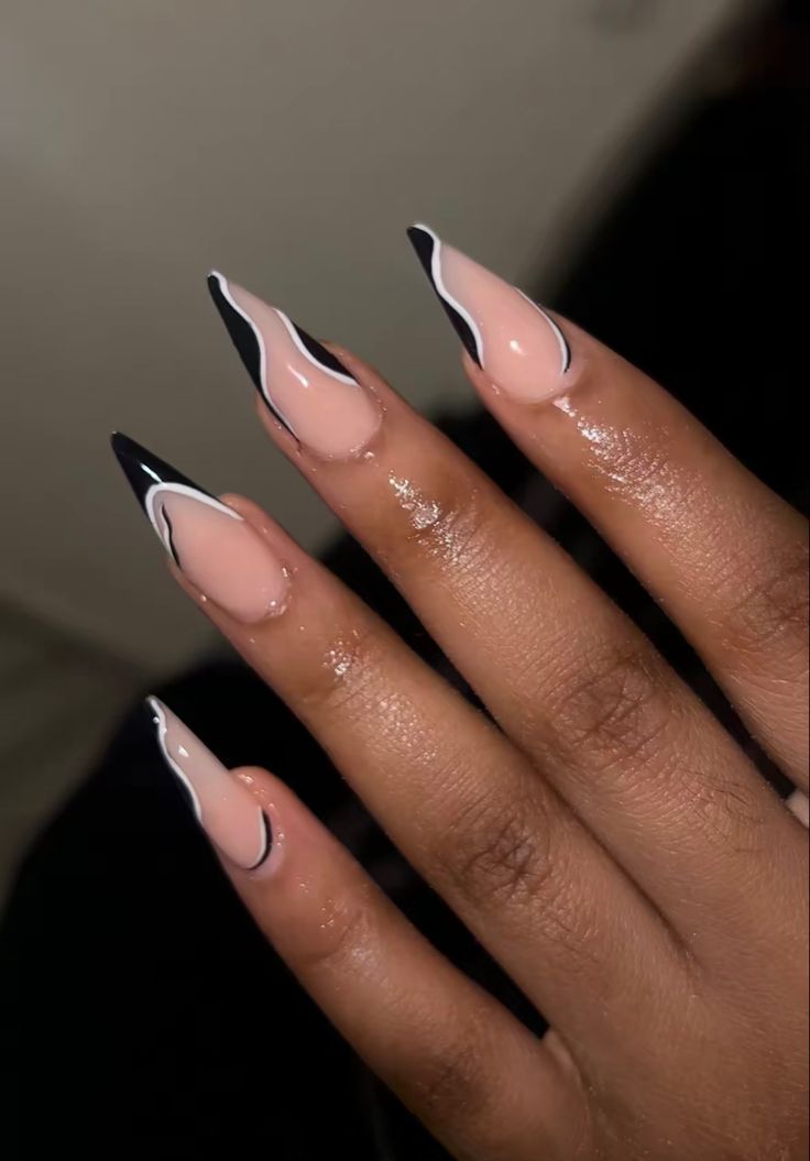 Almond Abstract French Tip Nails, Acrylic Nails Stiletto Design, Almond Nails Abstract Designs, Almond Shaped Nails Black Women, Line Nail Designs Simple, Birthday Almond Nails Designs, Nails Abstract Lines, Almond Abstract Nails, Abstract Nails Almond