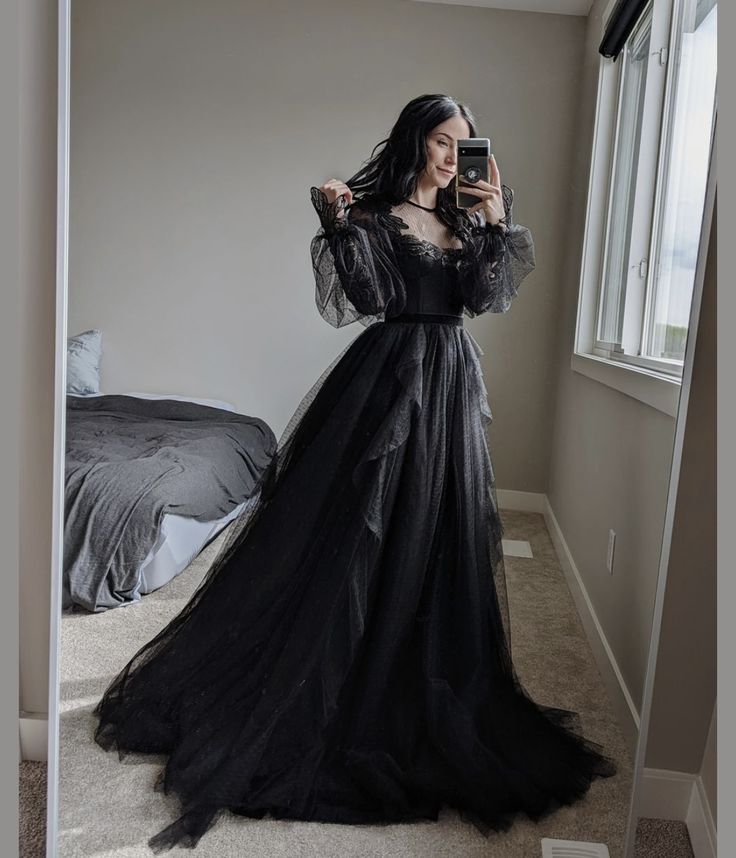 Black Gown Queen, Black Rennaisance Dress, Gothic Witch Dress, Gothic Elegant Dress, Long Black Gothic Dress, Black Gothic Dresses, Black Princess Dress Aesthetic, Goth Bride Dress, Goth Prom Dress Corsets