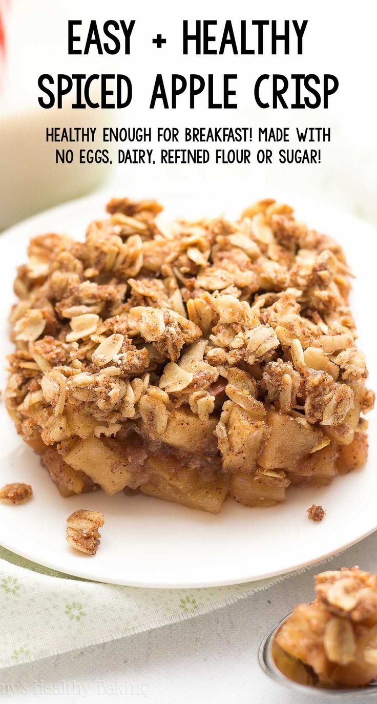 an easy and healthy apple crisp on a white plate with the title text overlay