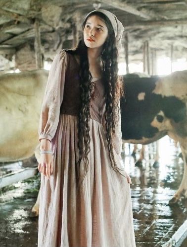 Fantasy Peasant Dress, Medieval Girl Aesthetic, Medieval Peasant Girl, Peasant Girl Dress, Medieval Theme Party, Peasant Aesthetic, Peasant Outfit, Peasant Clothing, Dresses Medieval