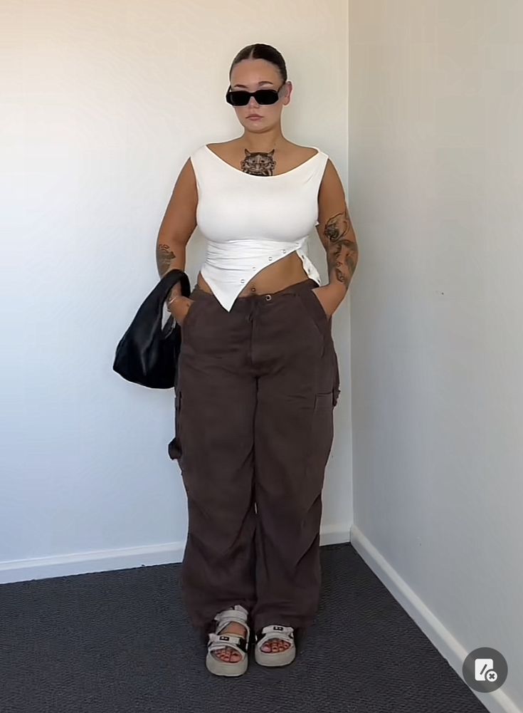 Celeb Concert Outfits, Medium Size Outfits Aesthetic, Outfit Ideas Spring Mid Size, Miami Outfits Midsize, Rolling Loud Outfits Plus Size, Theater Show Outfit, Streetwear Fashion Women Curvy, Curve Summer Outfit, Mid Sized Body Outfits