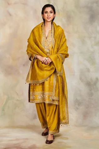 Mustard straight kurta with hand embroidered floral zari motifs and pearls embellishment. Comes with embroidered salwar and dupatta.
Component: 3
Embroidery
Neckline: V neck
Sleeve Length: Full
Fabric: Raw Silk
Color: Yellow
Overlapping V neckline
Embroidered dupatta with coin tassel
Side slits - Aza Fashions Chinkari Suits, Raw Silk Embroidery, Kurti Style, Haldi Outfit, Colour Combinations Fashion, Yellow Suit, Indian Designer Suits, Simple Kurti Designs, Fashion Indian