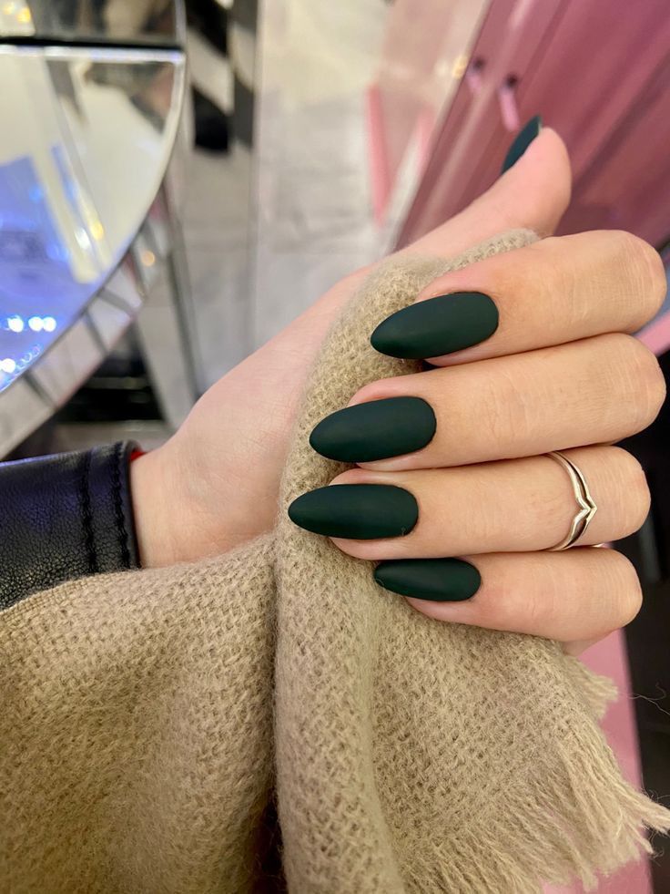 Trendy Nails Matte Green, Dark Matte Nail Ideas, Nails Acrylic Matte Green, Matt Emerald Green Nails, Emerald Nails Matte, Solid Color Nails Matte, Almond Nails Designs Dark Green, Matte Green Almond Nails, Matte Green Dip Nails