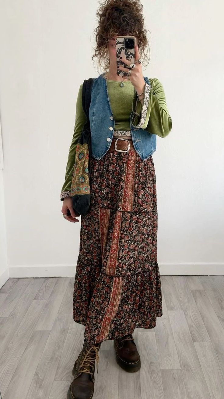 Layering Blouse Outfit, Artsy Vibe Outfit, Boho Artsy Outfit, Music Festival Fall Outfits, Quirky Boho Fashion, 70s Outfits Birthday, Boho Work Attire, Fall Funky Outfits, How To Wear A Dress Casually