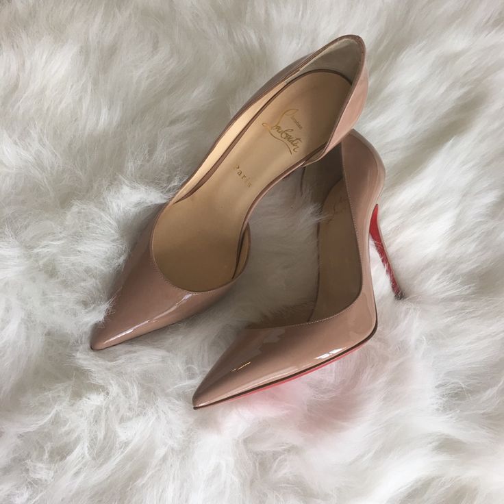 Designer High Heels Christian Louboutin, Cristian Lobotan Heels, Loubuitton Shoes, Iriza Louboutin, Christian Louboutin Aesthetic, Red Bottom Heels Christian Louboutin, Heels High Classy, Christian Louboutin Iriza, Branded Shoes