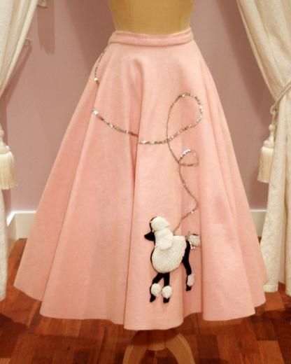 1950s Poodle Skirt, Diy Kostüm, Vintage Poodle, Pink Felt, Poodle Skirt, Pink Poodle, Fashion 1950s, Full Circle Skirt, Vintage 1950s Dresses