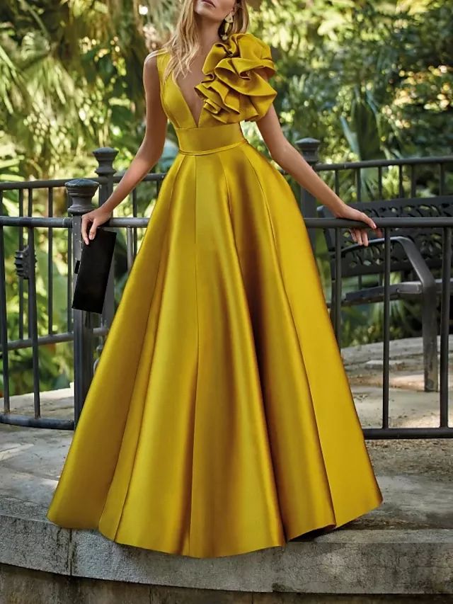 Gold Evening Gown, Formal Wedding Guests, Modest Prom, Afrikaanse Mode, Evening Dresses Online, Cheap Evening Dresses, Dresses Formal Elegant, Dresses Modest, Evening Gowns Elegant