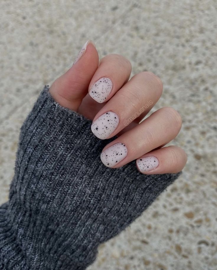 Dotty nails, stracciatella nails, matte nails #nails #nailart #nailpolish #nailsofinstagram #naildesign #nailstagram #nailideas #nailinspiration #nailartideas #nailsoftheday #nailsonfleek #mattenails #dottynails #stracciatellanails #whitenails #milkywhitenails Speckle Nails, White Speckled Nails, Dotty Nails, Matte Nails, Nails On Fleek, Nail Manicure, White Nails, Nails Inspiration, Manicure