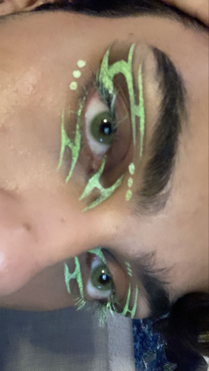 neon green graphic eyeliner on top of black eyeshadow Green Alt Makeup, Neon Green Eyeliner, Green Graphic Eyeliner, Neon Graphic Liner, Sneaking Out, Neon Green Makeup, Green Graphic Liner, Brat Outfits, Camo Makeup