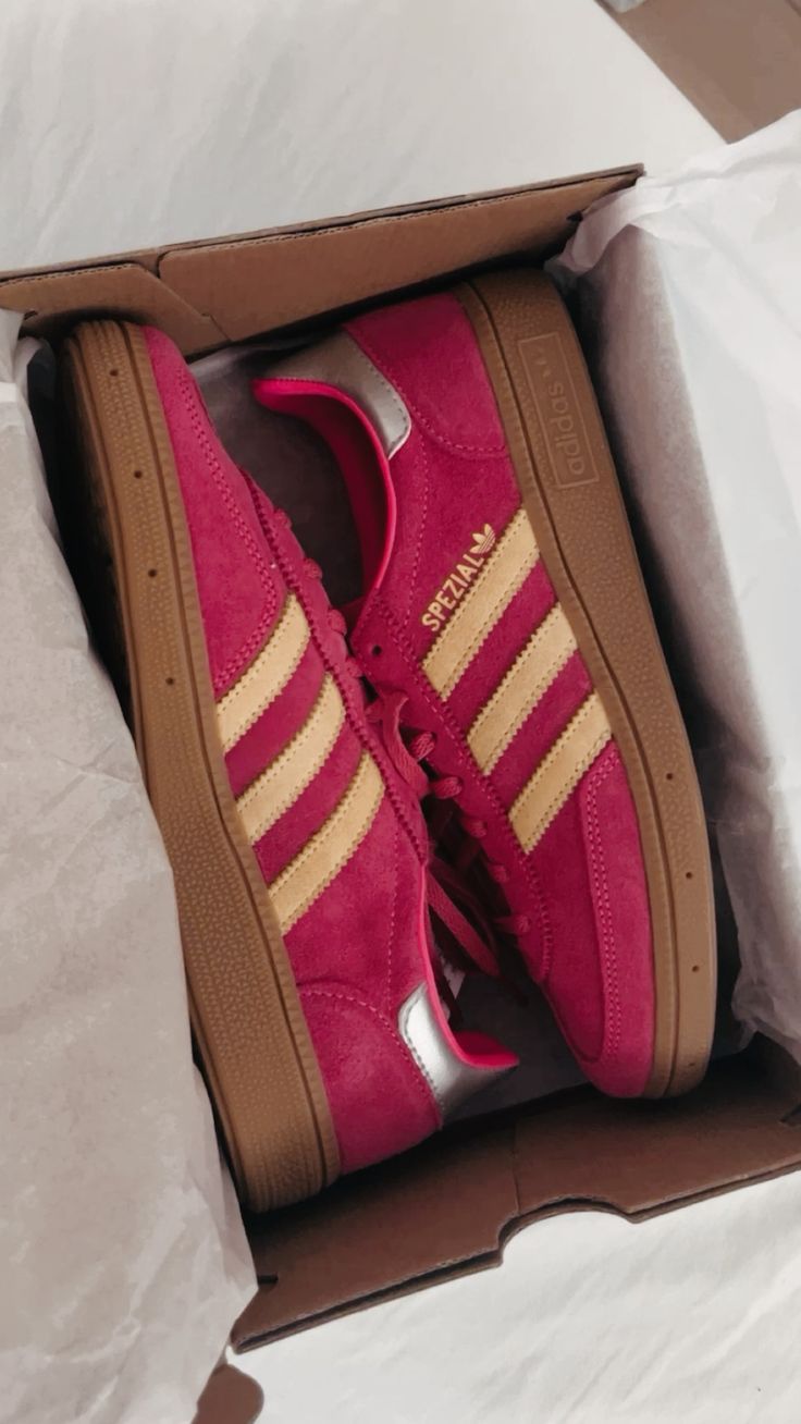 💓💛 Adidas Shoes Pink, Adidas Spezials, 2024 Shoes, Gazelle Adidas, Shoes Trends, Pretty Shoes Sneakers, Jeweled Shoes, Shoe Wishlist, Adidas Spezial