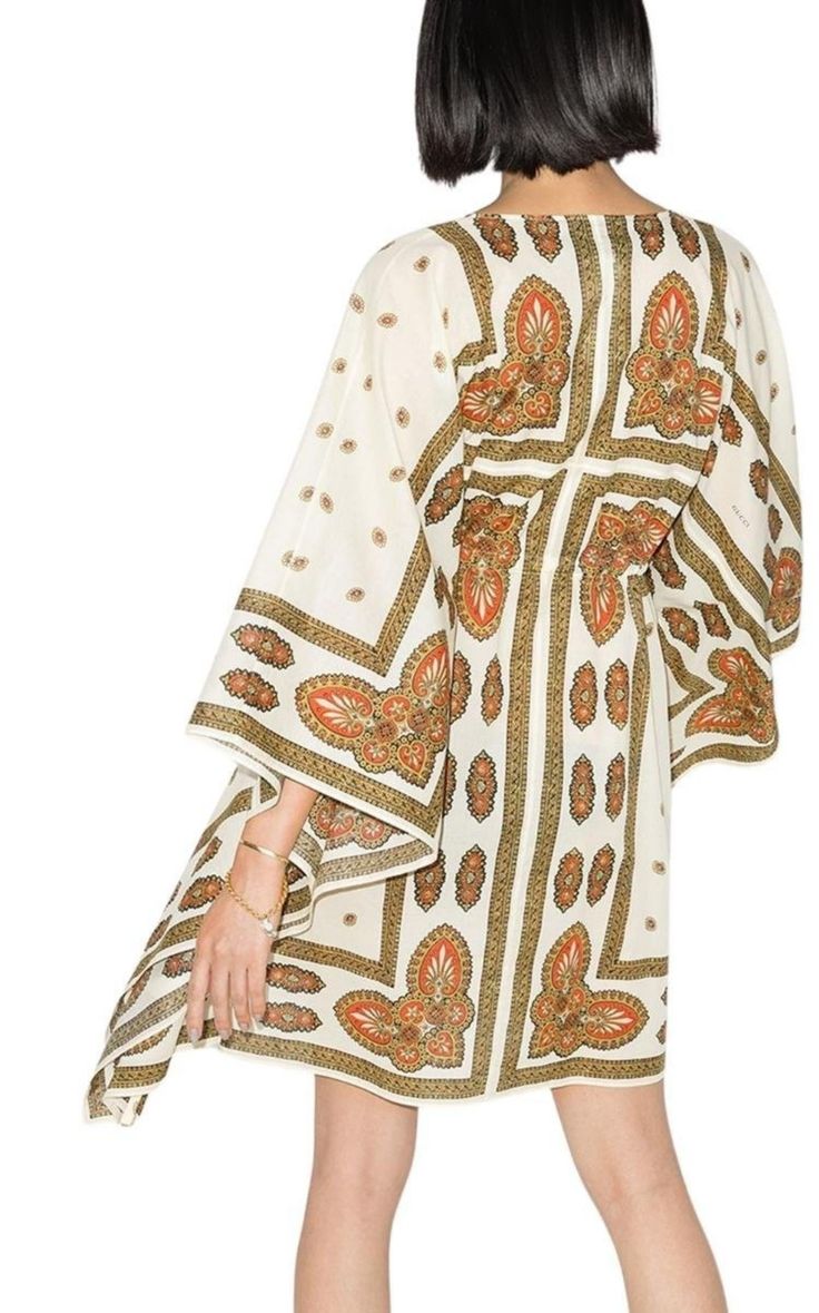 This neutral Gucci floral cotton kaftan dress is crafted in Italy and features a short length, gold and brown paisley print, gold tone buttons at the round neck, a relaxed silhouette with a drawstring waist and wide sleeves. Everything is A-bouquet thanks to this Gucci kaftan.Round neckBatwing sleevesAsymmetric hem Floral printComposition: Cotton 100%Made in Italy Cotton Kaftan Dress, Long Kaftan Dress, Floral Composition, Gucci Floral, Brown Paisley, Long Kaftan, Cotton Kaftan, Runway Dresses, Wrap Midi Dress