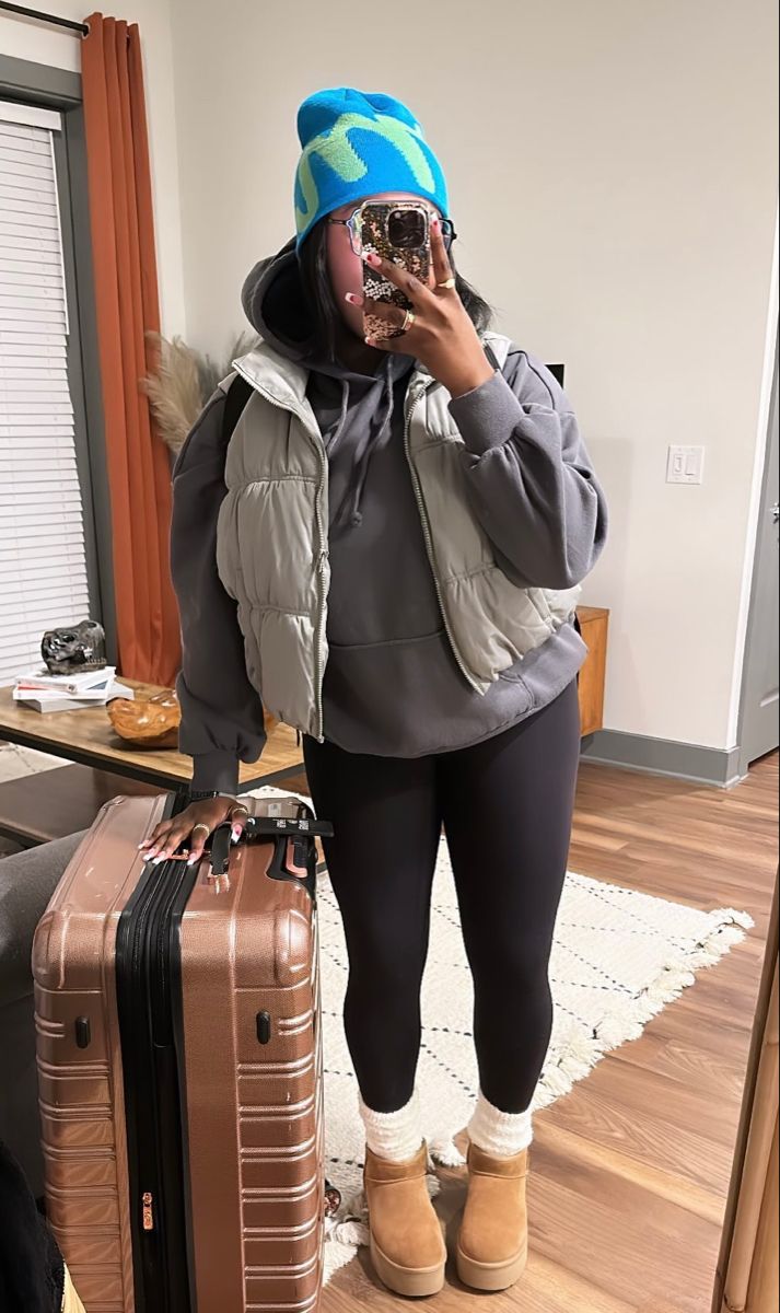 Chill Outfits Black Women Fall, Winter Hat Black Women, Winter Baecation Outfits, Winter Clothing Black Women, Winter Outfits Blackgirl Thick, Airport Outfit Comfy Black Women, Black Girls Cozy Outfits, Uggs Black Women, Ugg Coat Outfit