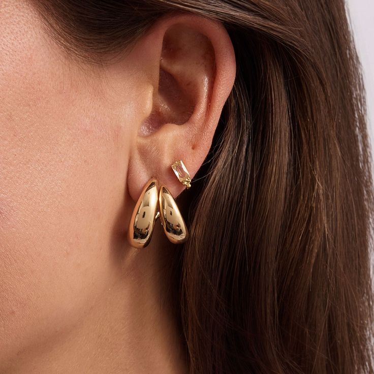 The epitome of understated elegance, these sleek sculptural gold hoops have a two-in-one impact, with an equally lightweight sensibility to them. Modern Rose Gold Huggie Earrings, Modern Plated Hoop Earrings, Modern Gold Hoop Earrings With Shiny Finish, Chic Rose Gold Hoop Earrings For Everyday, Chic Everyday Rose Gold Hoop Earrings, Chic Gold-plated Huggie Earrings, Chic Gold Plated Huggie Earrings, Elegant Gold Huggie Earrings With Shiny Finish, Modern Rose Gold Hoop Earrings