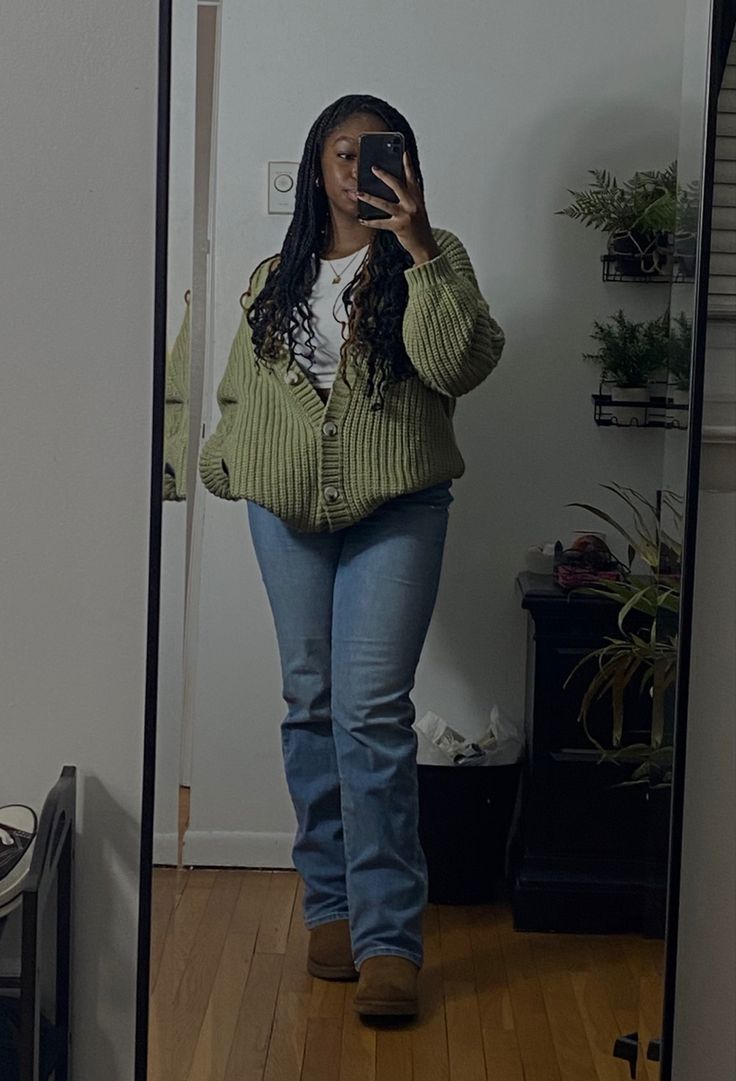 Jeans And Cardigan Outfit Fall, Uggs And Bootcut Jeans, Cute Cardigan Outfits Black Women, Cardigan Inspo Outfit, Cardagins Outfit Black Women, Cozy Outfits Black Women, Modest Outfits With Jeans, Oversized Cardigan Outfit Black Women, Cardigans Aesthetic