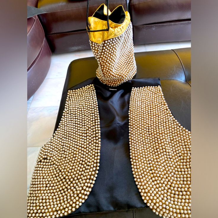 Brand New, Great Condition, Pearl Cropped Vest Accent With Gold Treading. Faux Pearls On Front Only, Back And Lining Has Silk Like Fabric. A Very Rare Find You Won’t See On Anyone Else. Note Tag Is Size M But Fits More Like Size Small. Also Included Included Matching Gold Leather And Pearl Drawstring Bag. Crop Vest, Cropped Vest, Find You, Gold Leather, Very Rare, Drawstring Bag, Faux Pearl, Jackets For Women, Finding Yourself