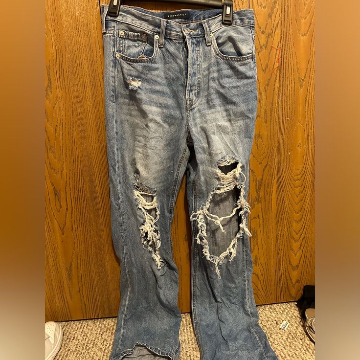 Aeropostale 90s Baggy Ripped Jeans, Never Worn 90s Style Ripped Blue Jeans, 90s Style Distressed Bottoms For Fall, 90s Distressed Bottoms For Fall, 90s Ripped Blue Bottoms, 90s Style Ripped Blue Bottoms, 90s Ripped Bottoms For Streetwear, Baggy Ripped Jeans, Mom Jeans Ripped, 90s Baggy