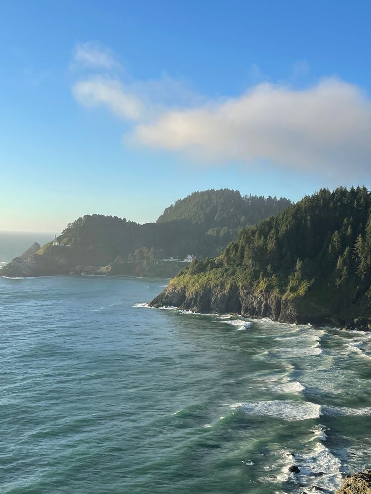 an ocean view with waves crashing on the shore