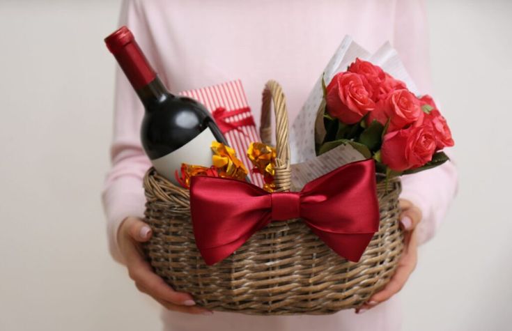 Valentines Luxury, Silent Auction Basket, Movie Night Gift Basket, Perfect Movie Night, Perfect Gift Basket, Auction Basket, Movie Night Gift, Luxury Gift Boxes, Fruit Company