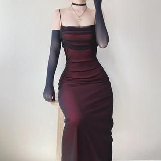 Retro Muse's Shop - Depop Elegant Dark Dress, Retro Muse's Shop, Dark Formal Dresses, Dark Red Formal Dress, Black And Red Prom Dress, Black Dress Graduation, Vampy Prom Dress, Retro Muse, 90s Formal Dress