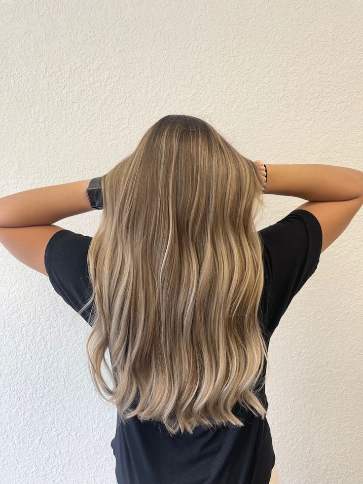 Minimalist Blonde Highlights, Balayage Highlights Light Brown Hair, Dark Brown Hair Babylights Natural, Balayge Curtain Bangs, Fine Highlights Brown Hair, Baby Lights On Dirty Blonde Hair, Light Brown Hair Straight, Highlights For Dark Blonde Hair, Dark Blond Balayage