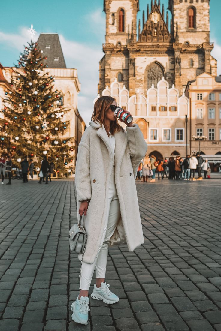 Teddy Bear Coat Outfit Winter, White Teddy Coat Outfit, Bear Coat Outfit, Teddy Bear Coat Outfit, White Teddy Coat, Nyc January, Teddy Coat Outfit, Cream Teddy Bear, White Polar Bear