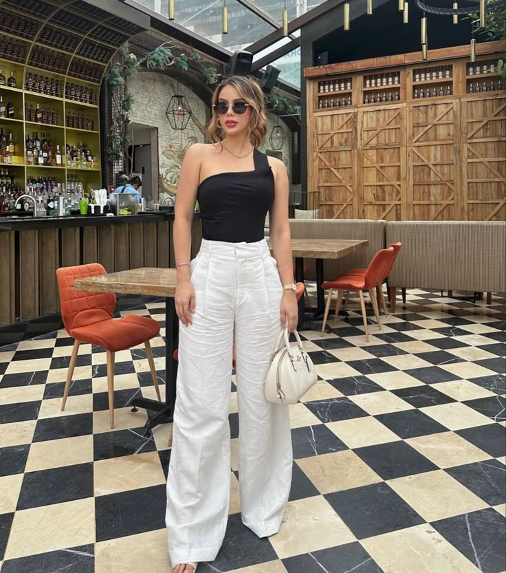 Similar Top click Visit White Pants Outfit Ideas, Zara Summer Outfits, White Tops Outfit, Womens Body, White Pants Outfit, Neat Casual Outfits, Look Zara, Sassy Dress, Body Suits