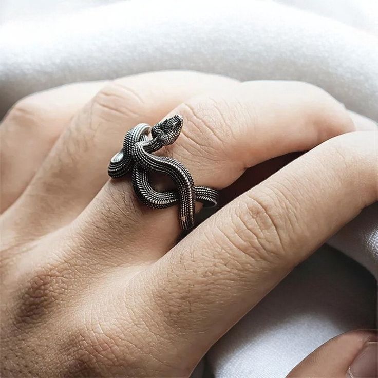 Unique Metal Snake Ring For Men, Handmade Ring With Witchy Aesthetics, Gothic Jewelry, Husband Gift , Creative Carved Band Ring, Men's Wedding Band, Perfect Gift For Him Wrap your finger in edgy charm with this Vintage Style Snake Ring 🐍. Crafted with unique metal carvings and a gothic flair, this handmade ring adds a touch of witchy aesthetics to any look. Perfect as an anniversary or special gift, it's a standout piece for those who love distinctive style. O T H E R ∙ D E T A I L S 𑂿 Materia Dark Punk, Unique Mens Rings, Style Gothic, Sculpture Metal, Snake Jewelry, Gothic Rings, Snake Design, Vintage Punk, Estilo Punk