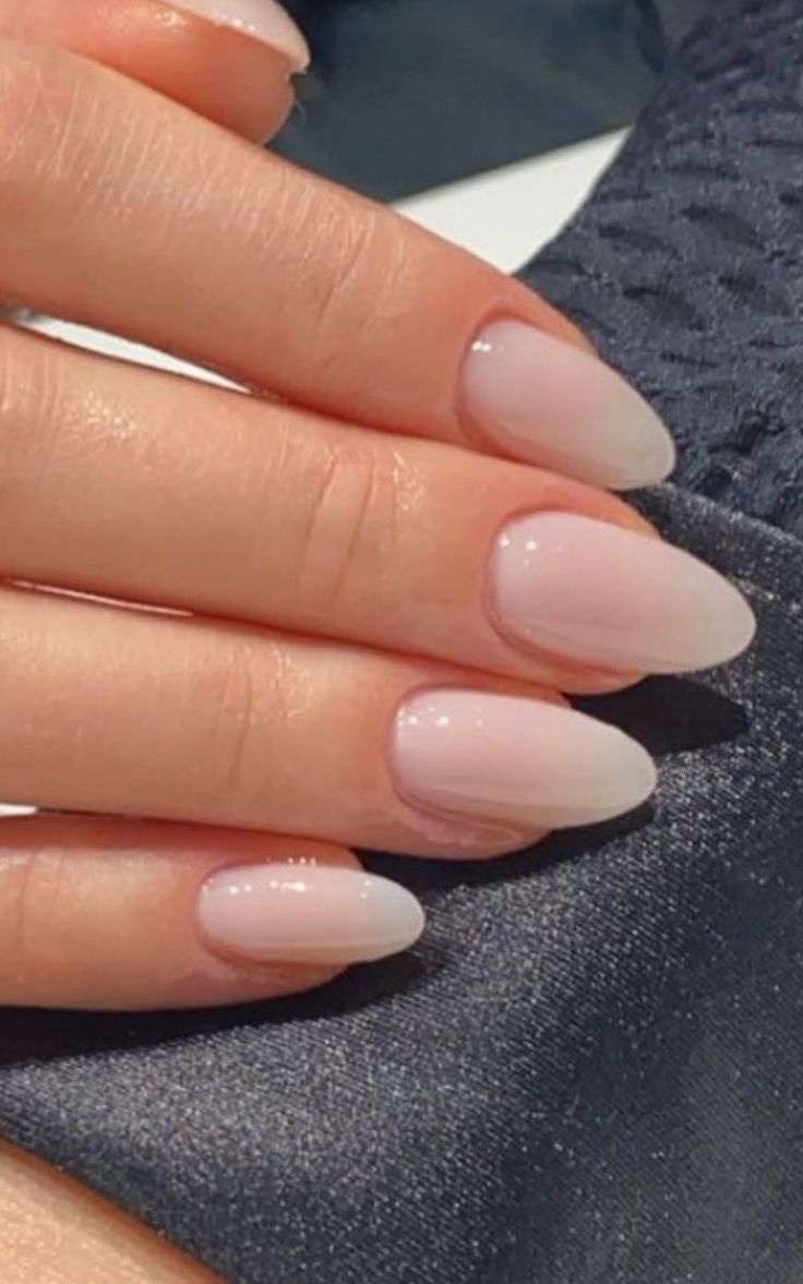 Nice Oval Nails, Short Almond Nails Neutral Color, Manicured Hands, Milky Nails, Nagel Tips, Smink Inspiration, Casual Nails, Neutral Nails, Clean Nails