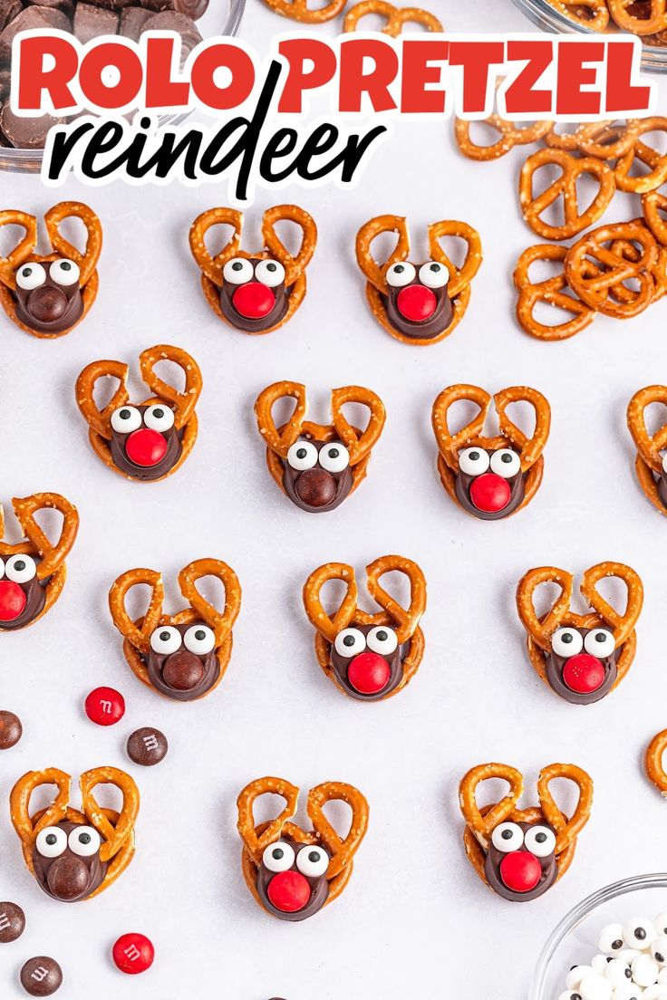 reindeer rolo pretzels - fun christmas treats ideas Christmas Reindeer Pretzels, Christmas Food For Preschoolers, Christmas Treats Reindeer, School Winter Holiday Party Snacks, Holiday Treats Christmas Kids, Sweet Treats For School Christmas Party, Rudolph Pretzel Treats, Rice Krispy Christmas Treats, School Party Snacks Christmas