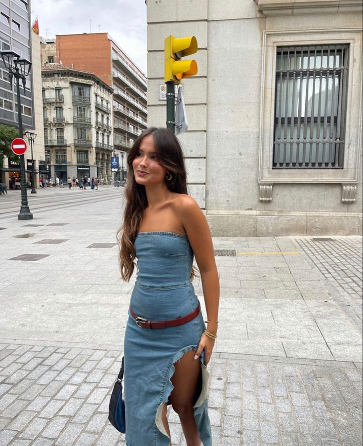 Spanish Outfits Street Style, Barcelona Summer Outfits, Barcelona Outfits Summer, Baddie Wardrobe, Wardrobe Reset, Spanish Style Clothing, Chic Baddie, Barcelona Outfits, Madrid Outfits