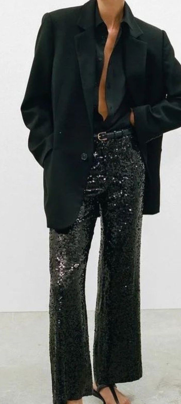 Glam Grunge Aesthetic Outfits, Black Glitter Pants Outfit, Grunge Glam Outfits, Glitter Pants Outfit, Sequin Trousers Outfits, Silk Pants Outfit, Navidad Outfit, Sequin Trousers, Glitter Pants