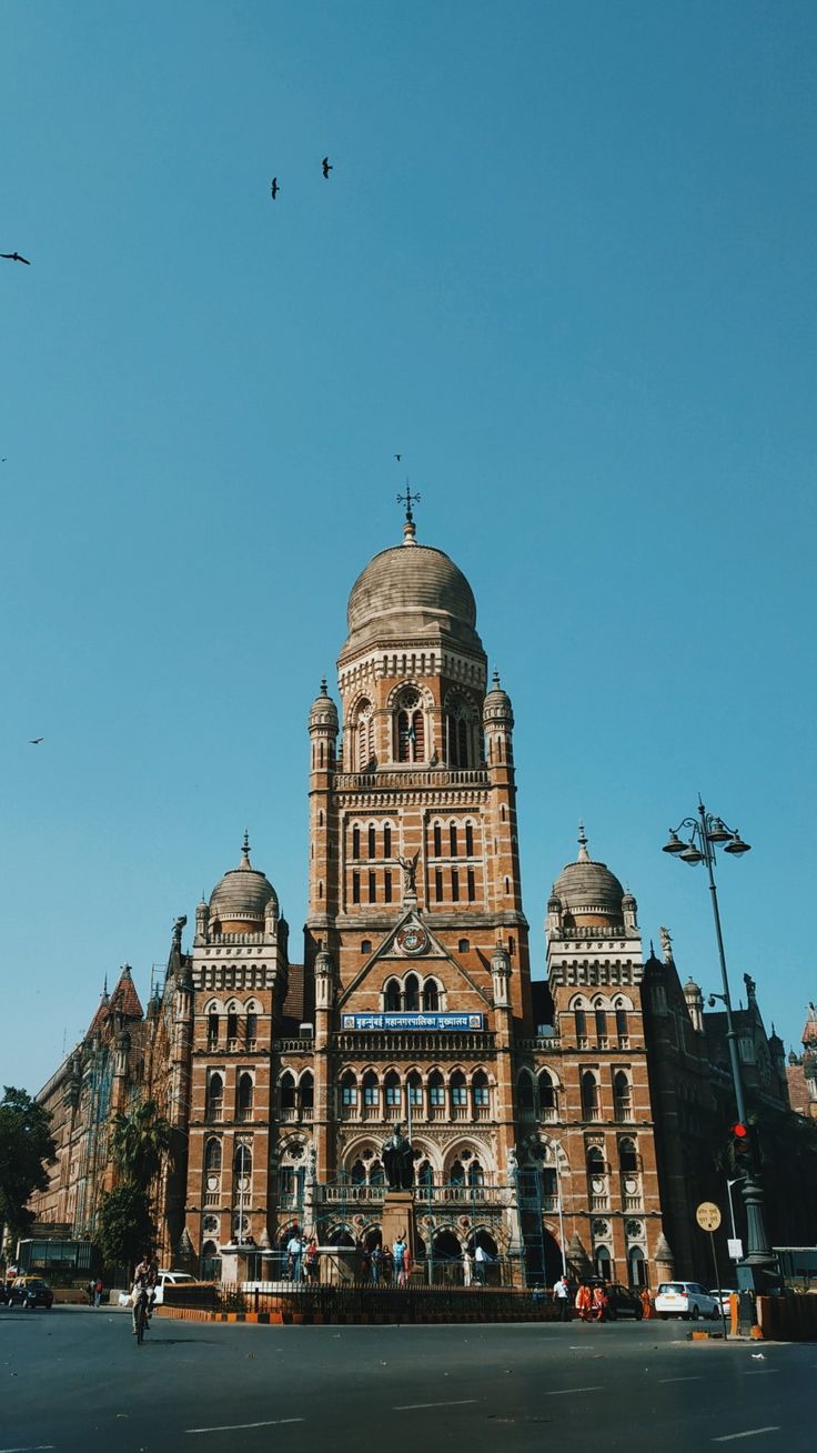 the large building has many windows on it