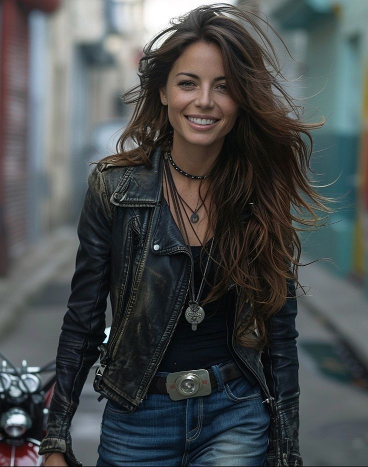 Shaggy Fringe, Bike Outfit, Weather Clothes, Look Boho Chic, Boho Hair, Retro Styles, Short Waves, Hair Color And Cut, Haircuts For Long Hair