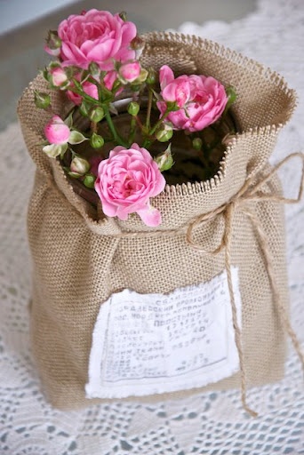 pink roses in a burlock bag with the words bonn dio