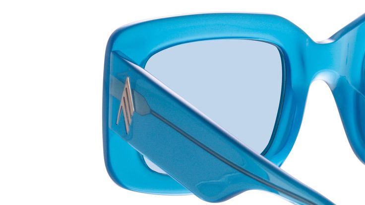 These scaled up rectangular sunglasses from The Attico collaboration are effortlessly chic. Sculpted from glossy turquoise acetate for a soft edge finish. Chloe Kids, The Attico, Italian Culture, Rectangular Sunglasses, Turquoise Color, Silver Frame, Brown Gold, Face Shapes, Instagram Followers