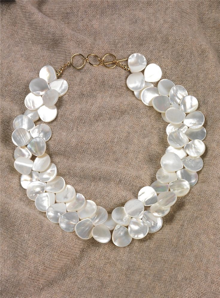 Luxury White Elegant Shell Necklace, Elegant Mother Of Pearl Shell, Elegant Shell-shaped Necklace With Lobster Clasp, Handmade Elegant Shell Necklace, Elegant Shell Jewelry With Lobster Clasp, Elegant Pearl Shell Necklace With Lobster Clasp, Elegant Handmade Shell Necklace, Elegant Mother Of Pearl Shell Necklaces, Elegant Handmade Round Shell Necklace