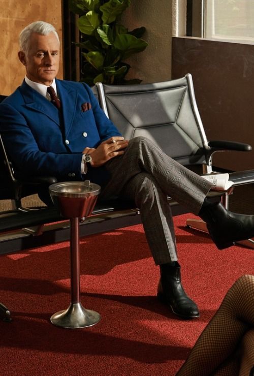 John Slattery in Mad Men Don Draper Outfits, Mad Men Aesthetic, Roger Sterling, 1950s Man, 60s Mens Fashion, Mad Men Don Draper, Mad Men Costume, John Slattery, Cocktail Suit