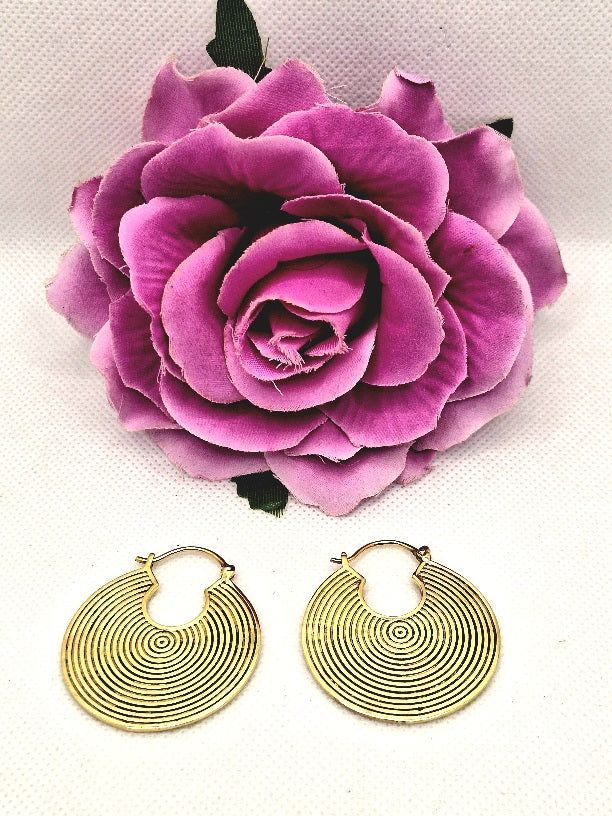 Earrings with concentric circles in silver bath. Small round notch on top. Snap closure.Diameter: 3.8cmWeight: 8 g each100% nickel-free and hypoallergenic silver bath.Buy them together with the matching pendant.Carefully crafted by artisans from Rajasthan, North India. Silver Medallion Brass Earrings, Gold Circular Festival Jewelry, Gold Circular Jewelry For Festivals, Gold Circle Jewelry For Festivals, Round Brass Etched Jewelry, Etched Brass Round Jewelry, Spiral Brass Earrings For Festival, Nickel-free Circular Brass Jewelry, Nickel-free Round Ceremonial Jewelry