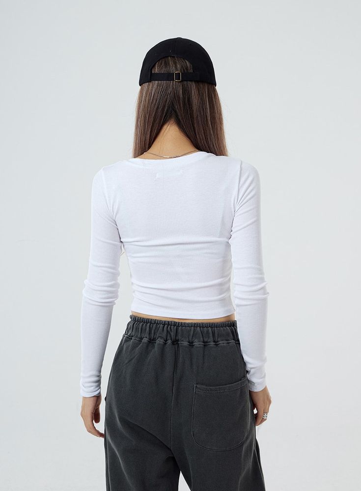 Product Detail Style : Casual Material : Polyester, Spandex, Acrylic Sleeve : Long sleeve Neck : U neck Length : Crop Fit : Slim fit Polyester60 Acrylic37 Spandex3 Size(Inch) Shoulder Bust Sleeve Length Armhole Sleeve Width Sleeve Hem Hem Total Length S/M 14.2" 12.6" 25.6" 7.1" 4.3" 2.8" 11.4" 17.5" Size(CM) Shoulder Bust Sleeve Length Armhole Sleeve Width Sleeve Hem Hem Total Length S/M 36 cm 32 cm 65 cm 18 cm 11 cm 7 cm 29 cm 44.5 cm Stretch V-neck Top For Streetwear, U Neck, Body Size, Asian Fashion, Free Size, Long Sleeve Tshirt, White And Black, Turtle Neck, Slim Fit