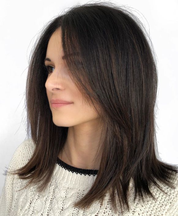 Pretty Shoulder-Length Hairstyle Curtain Bangs Medium Hair Brown Balayage, Haircut For Straight Thick Hair Medium, Haircut For Thick Hair Medium Length, Chin Length Layers Medium Hair, Median Hair Styles, Women’s Medium Haircut Straight, Layered Long Bob Hairstyles Straight, Medium Length Haircut Growing Out Bangs, Hair Cuts 2022 Trends For Women Over 40