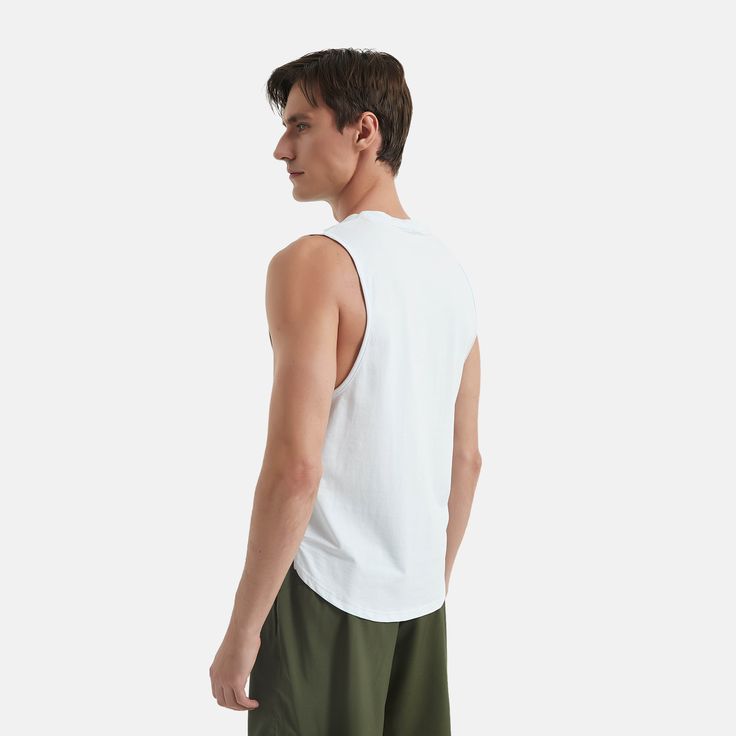 Enhance your yoga and workout experience with the Eco-TECH Tank Top. Featuring an ultra-soft and comfortable fabric, it offers the ideal combination of performance and comfort.