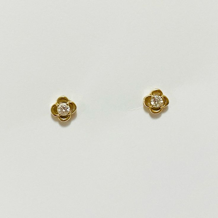 These Absolutely Stunning Solid 14k (585) Yellow Gold Stud Earrings Feature A Lucky Clover Design With Geninue Natural Round Cut Diamonds (2.5mm Each). A Breathtaking Display Of Luxury, These Earrings, Although, Dainty In Size, Are Bright And Sparkly! Diamonds Are Top Quality And The Yellow Gold Is Of A Beautiful Rice Color! Brand New! Yellow Gold: 14k (Stamped 585) Length And Width Of Stud: 5.25 X 5.25mm Round Diamonds: 2 Pcs 2.5mm Total Ctw: 0.14 Ctw Diamond Color-Clarity: G Color Si Clarity 14k Yellow Gold Earrings With Diamond Accents, 14k Yellow Gold Flower Earrings For Anniversary, Gold Round Flower Earrings For Anniversary, Yellow Gold Flower-shaped Earrings For Anniversary, Anniversary Yellow Gold Flower Shaped Earrings, Yellow Gold Round Flower Earrings With Prong Setting, Yellow Gold Round Flower Earrings For Anniversary, Fine Jewelry Yellow Gold Flower Earrings With Diamond Accents, Elegant Diamond Earrings Stamped 14k